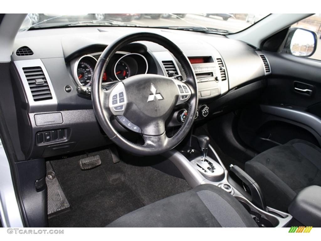 Black Interior 2009 Mitsubishi Outlander ES 4WD Photo #42195767