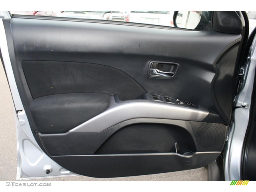 2009 Mitsubishi Outlander ES 4WD Black Door Panel Photo #42195883