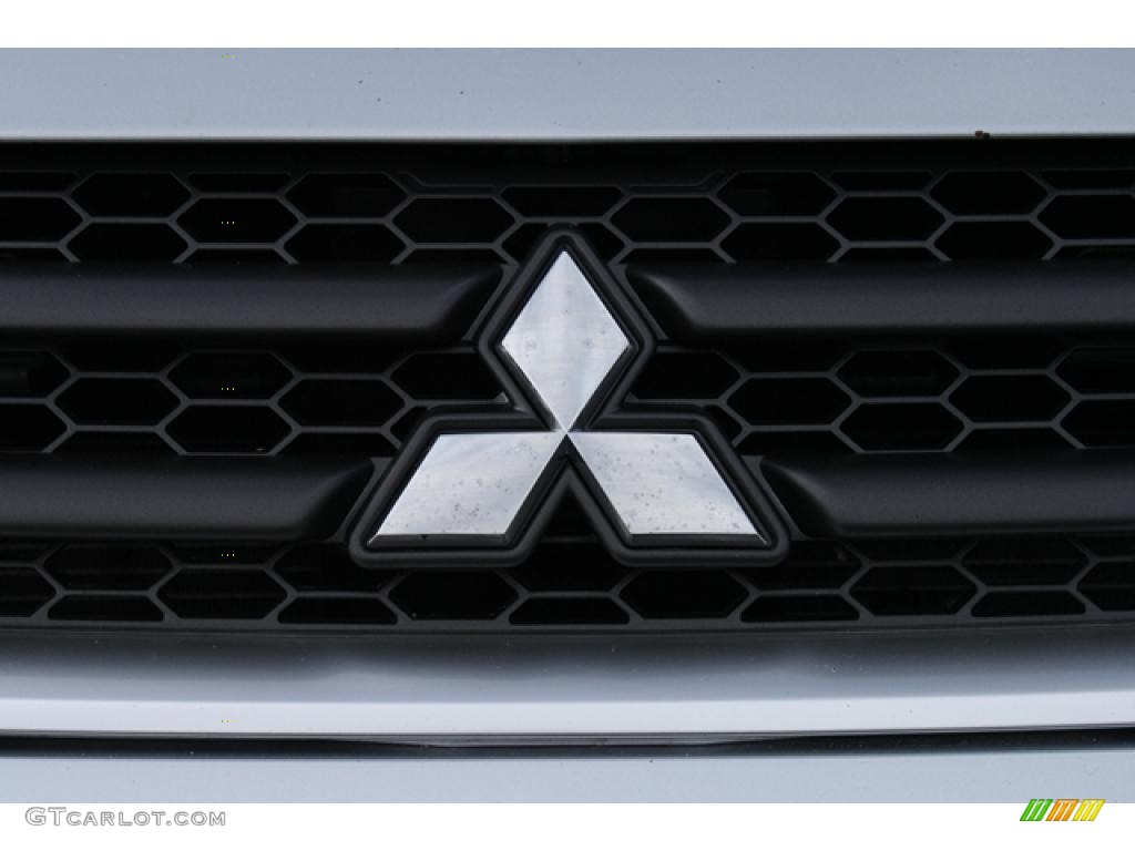 2009 Mitsubishi Outlander ES 4WD Marks and Logos Photo #42196219