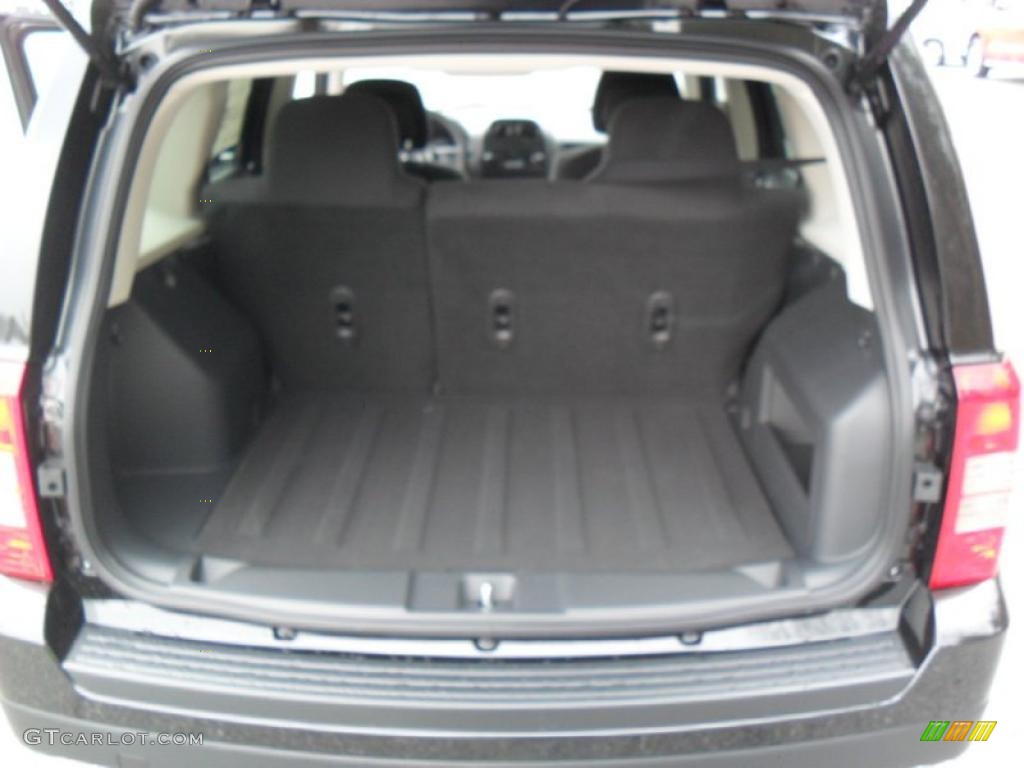 2011 Jeep Patriot Latitude Trunk Photo #42196755
