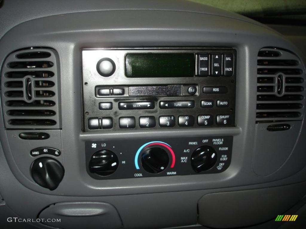 2001 Ford Expedition XLT 4x4 Controls Photo #42203967