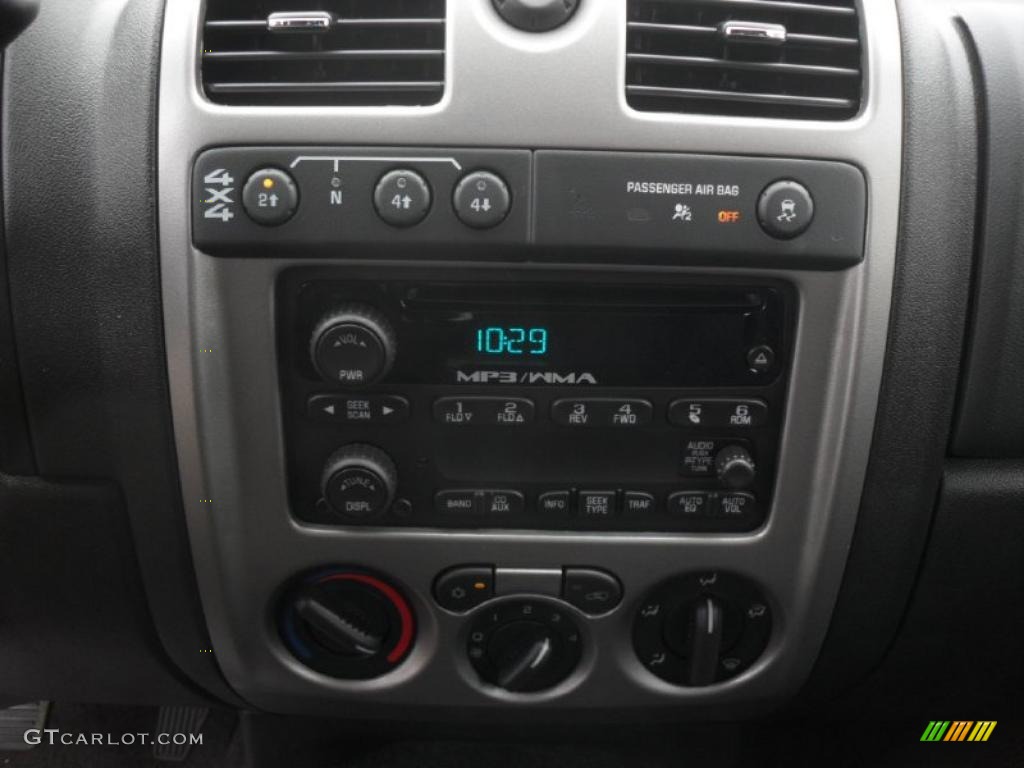 2011 Chevrolet Colorado LT Extended Cab 4x4 Controls Photo #42204503