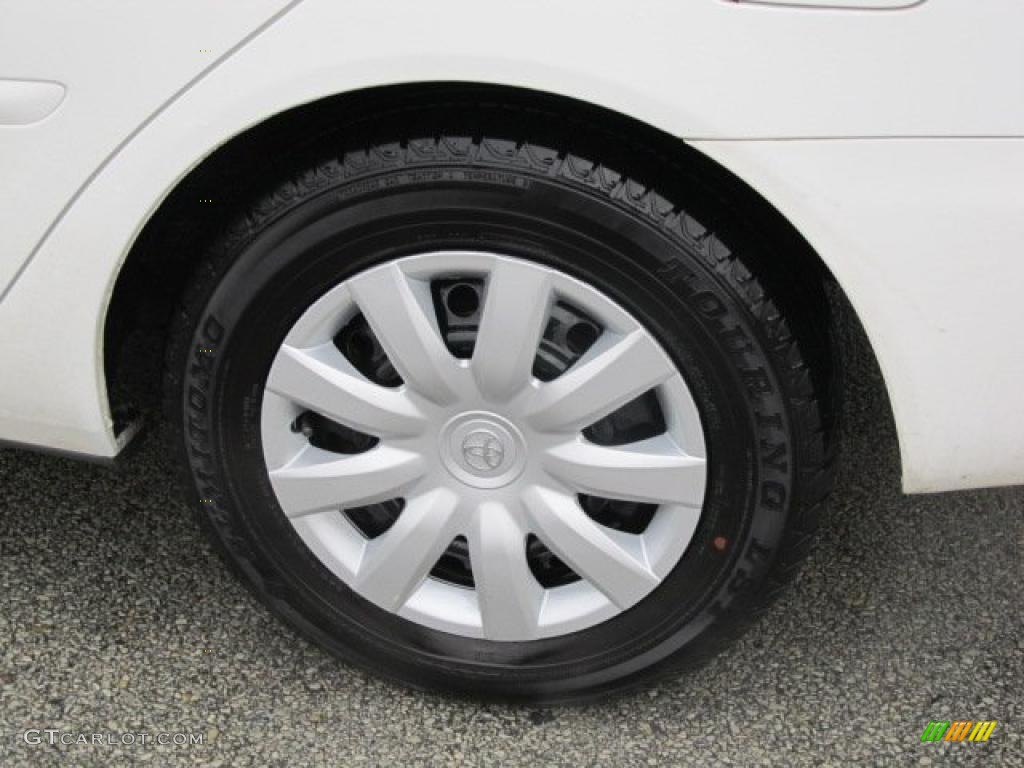 2006 Camry LE - Super White / Taupe photo #4