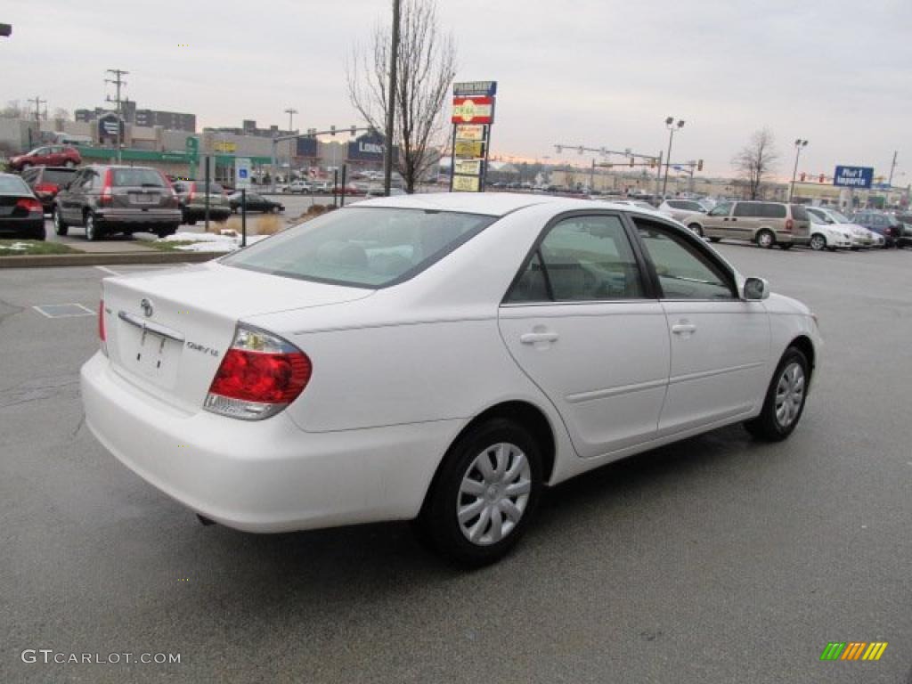 2006 Camry LE - Super White / Taupe photo #5