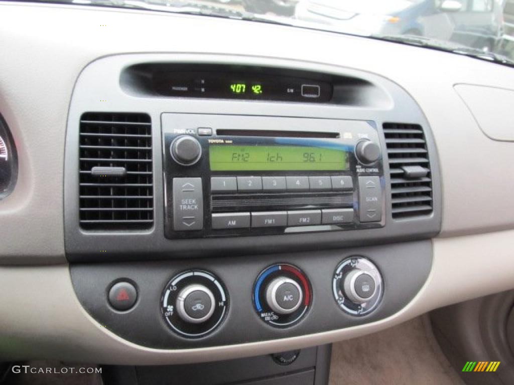 2006 Camry LE - Super White / Taupe photo #11