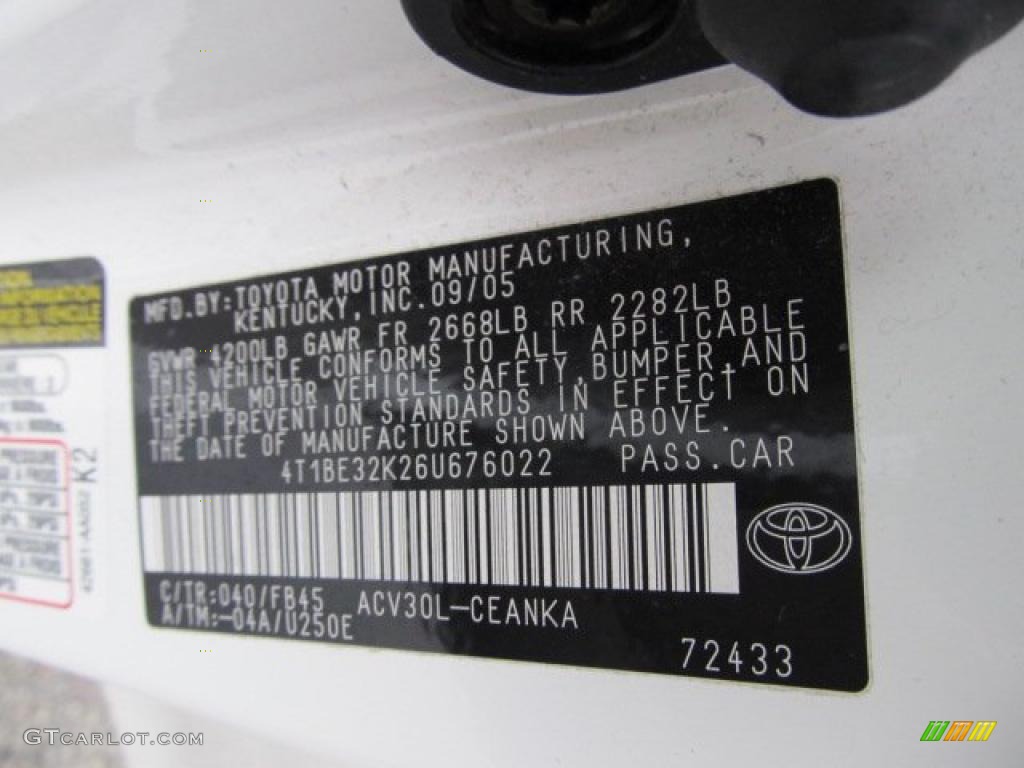 2006 Camry LE - Super White / Taupe photo #14