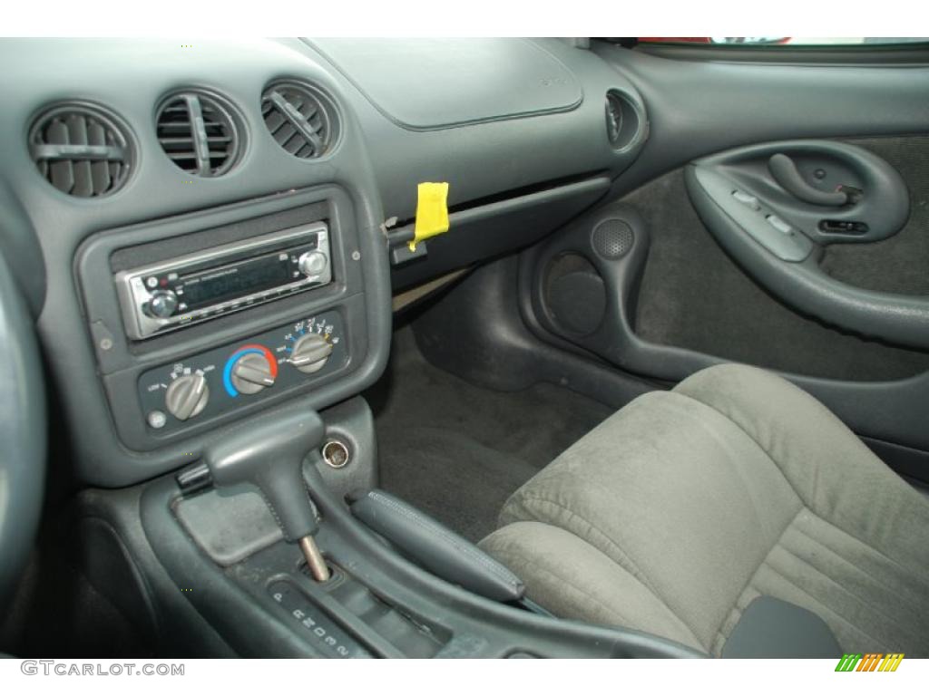 Medium Gray Interior 1995 Pontiac Firebird Coupe Photo #42206739