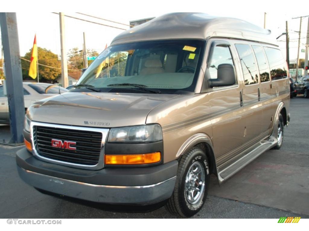 Sandalwood Metallic 2003 GMC Savana Van 1500 Passenger Conversion Exterior Photo #42206999