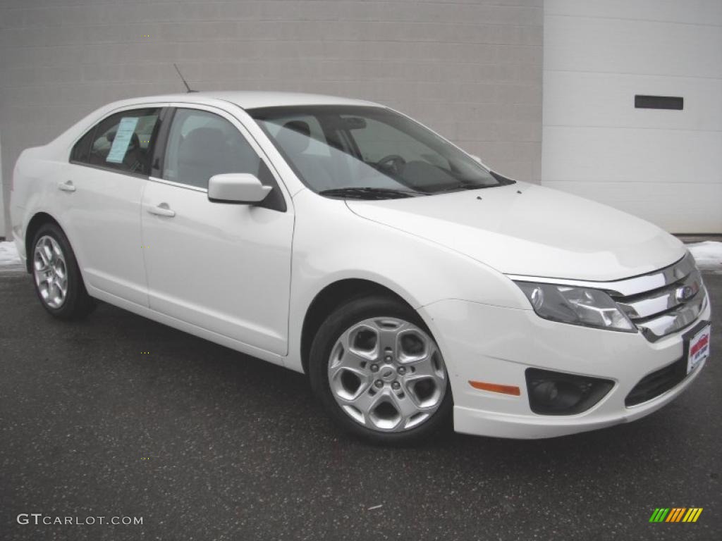 2010 Fusion SE - White Suede / Medium Light Stone photo #2