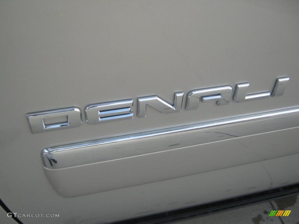 2011 GMC Yukon XL Denali Marks and Logos Photo #42211403