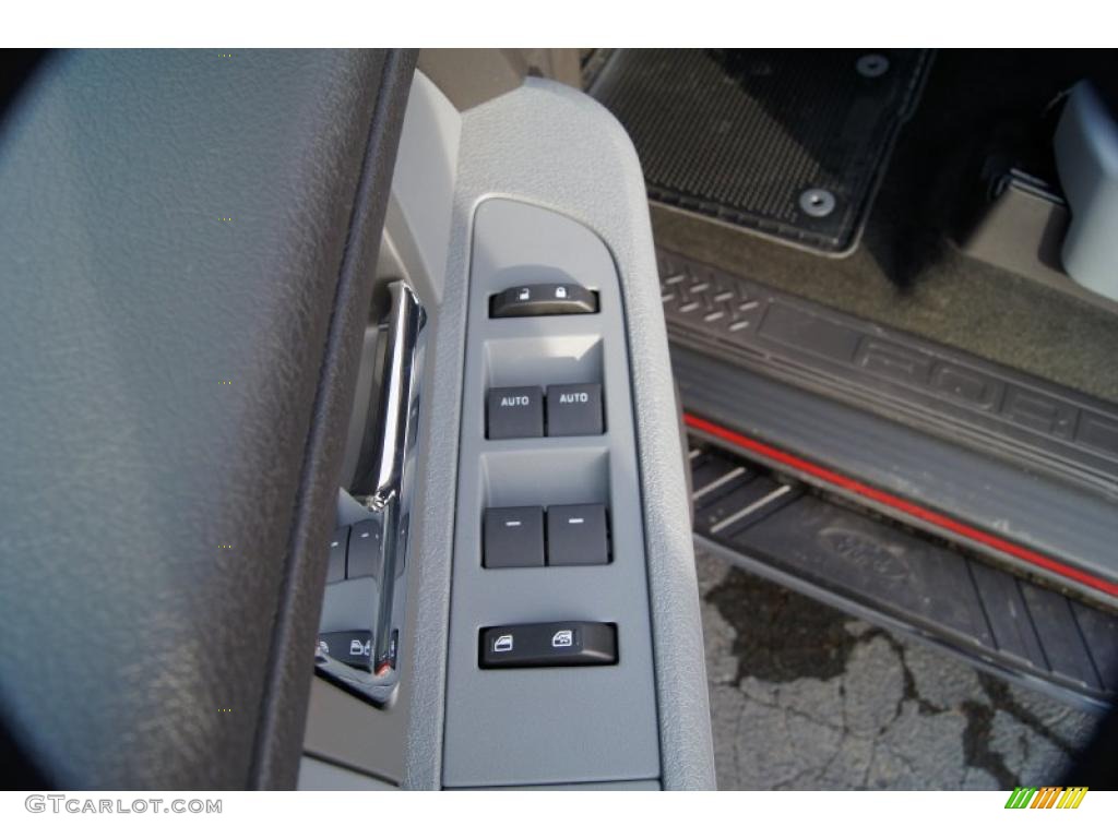 2011 Ford F150 XLT SuperCrew 4x4 Controls Photo #42212523