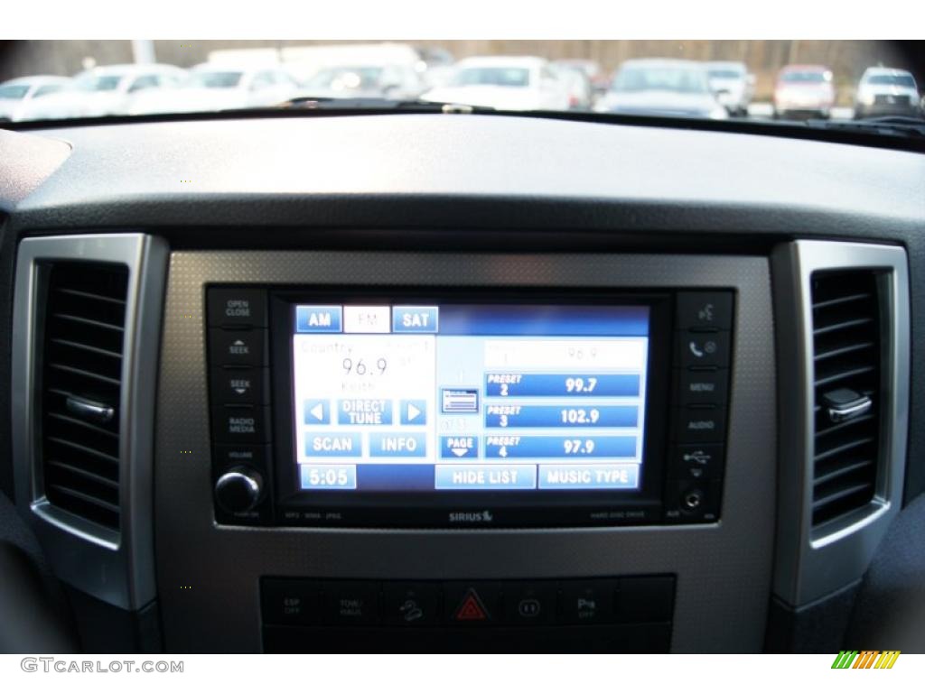 2010 Jeep Grand Cherokee Laredo 4x4 Controls Photo #42213427