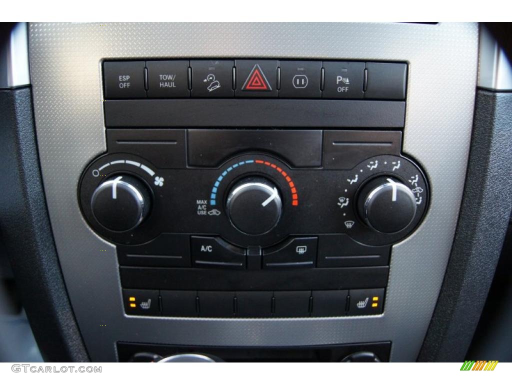 2010 Jeep Grand Cherokee Laredo 4x4 Controls Photo #42213443