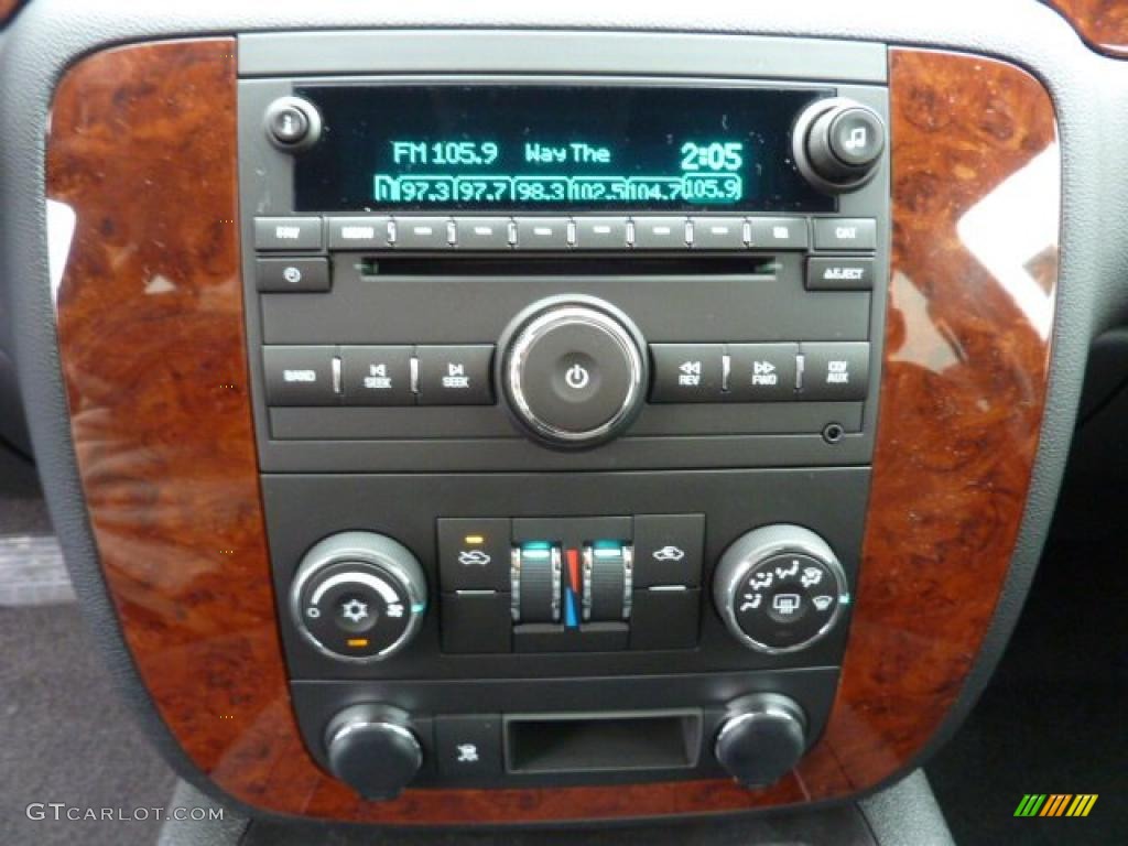 2011 Chevrolet Avalanche LS 4x4 Controls Photo #42218688