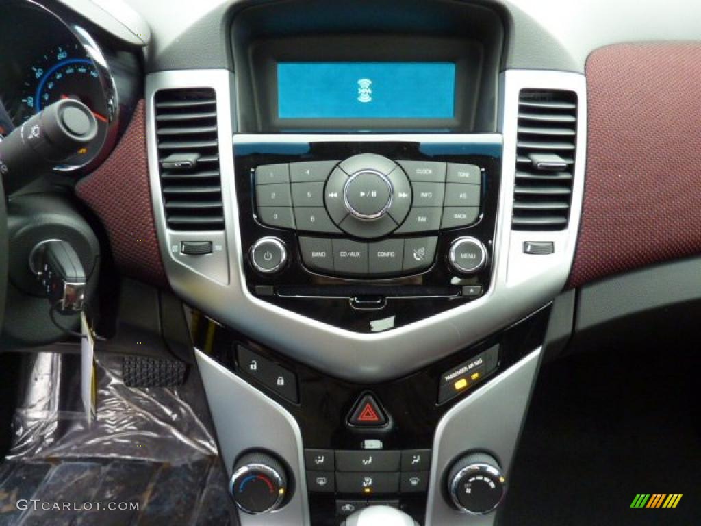 2011 Chevrolet Cruze LT/RS Controls Photo #42220568