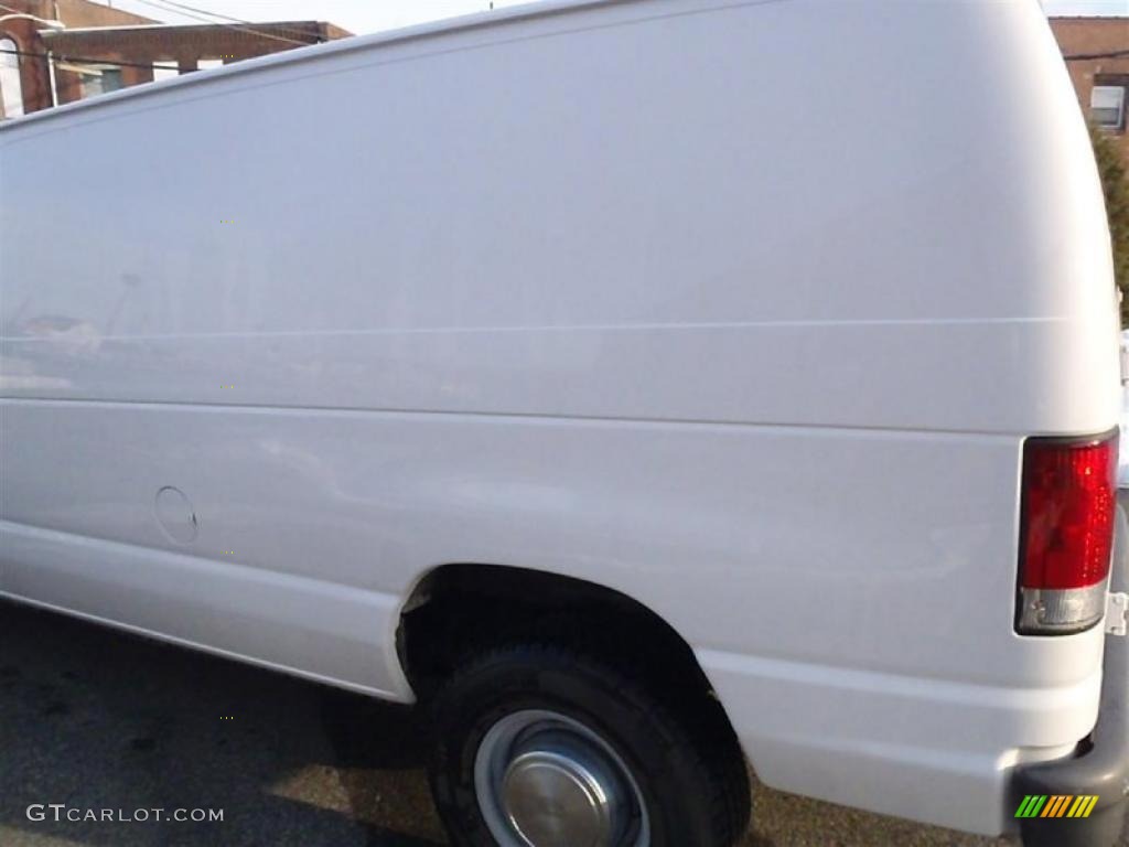 2005 E Series Van E250 Commercial - Oxford White / Medium Flint photo #15