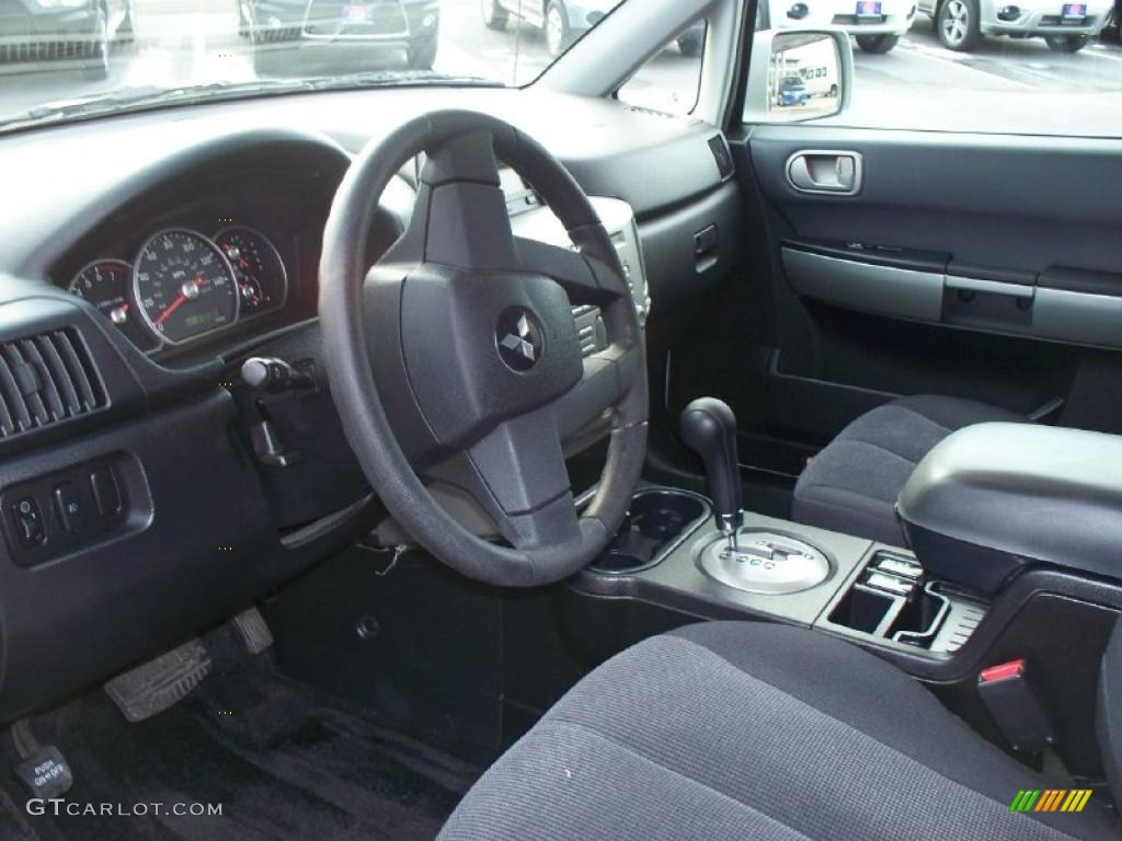 Charcoal Gray Interior 2004 Mitsubishi Endeavor XLS AWD Photo #42225936