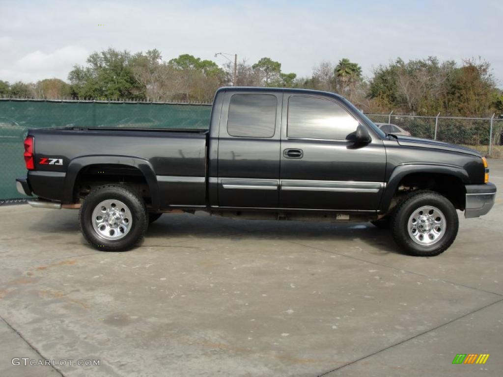 2005 Silverado 1500 Z71 Extended Cab 4x4 - Dark Gray Metallic / Medium Gray photo #2