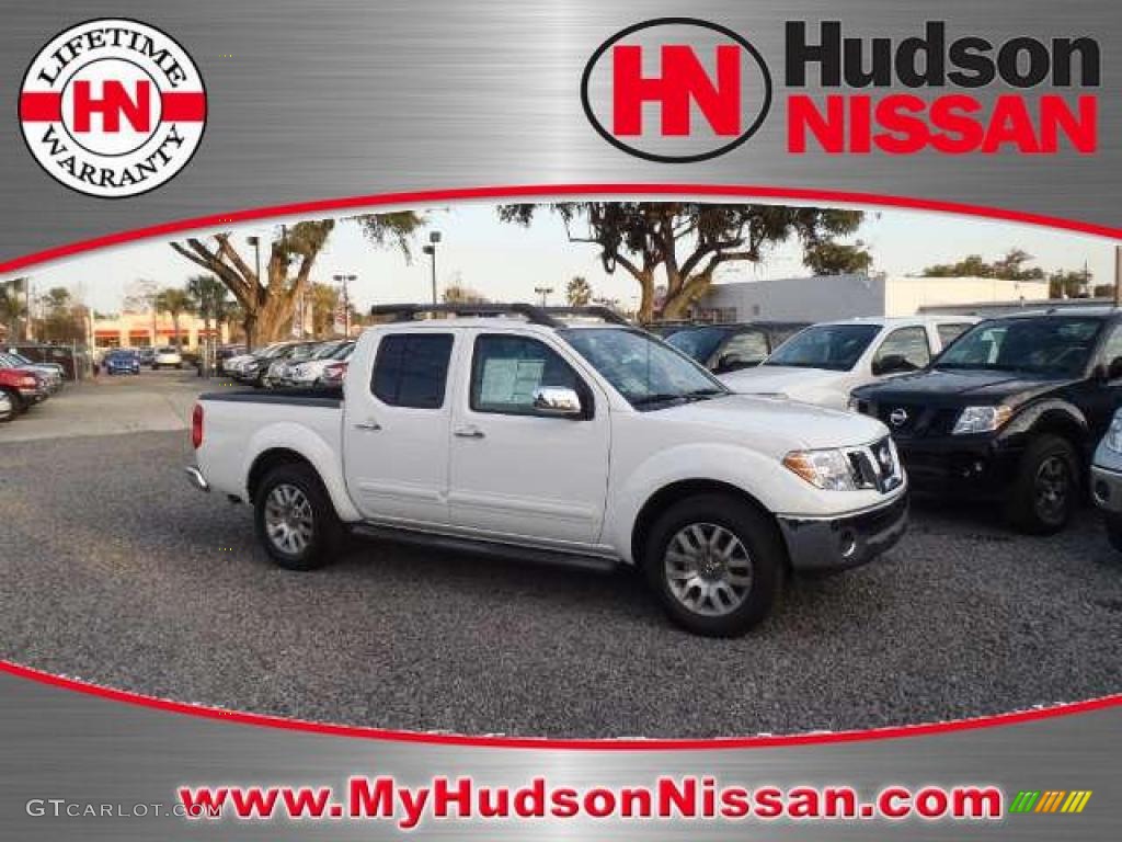 Avalanche White Nissan Frontier