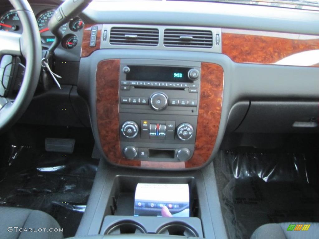 2011 Chevrolet Avalanche LS Controls Photo #42249134