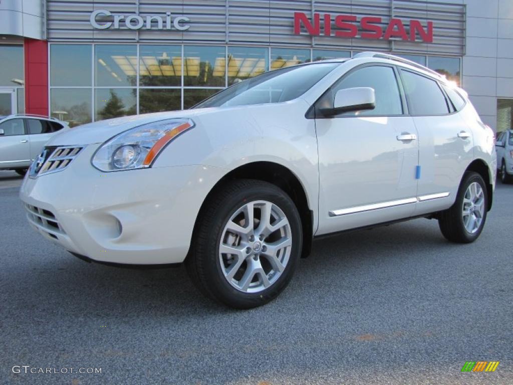2011 Rogue SV - Pearl White / Gray photo #1