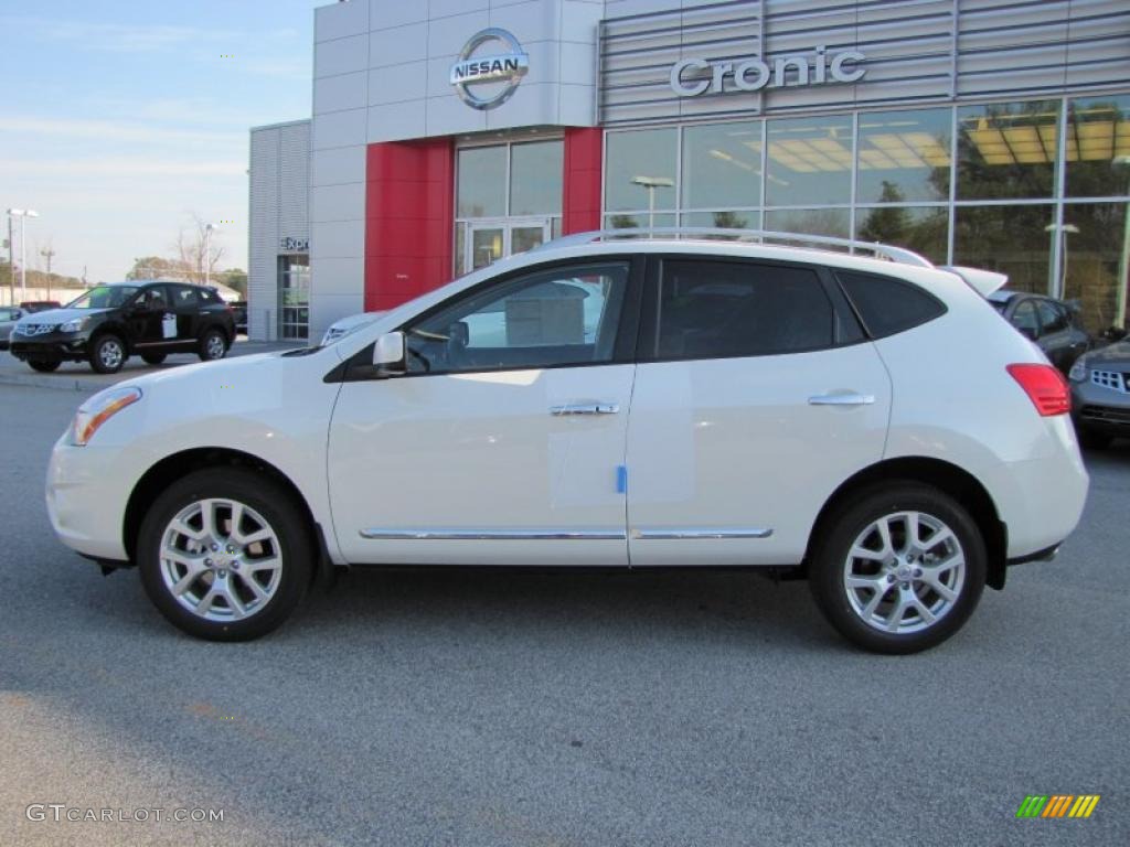 2011 Rogue SV - Pearl White / Gray photo #2