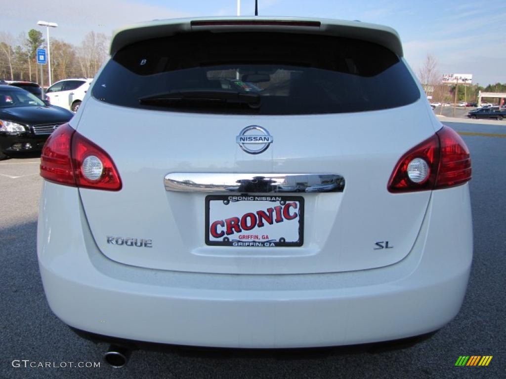 2011 Rogue SV - Pearl White / Gray photo #4