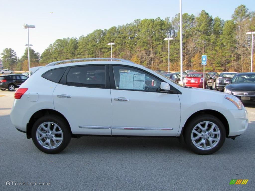 2011 Rogue SV - Pearl White / Gray photo #6