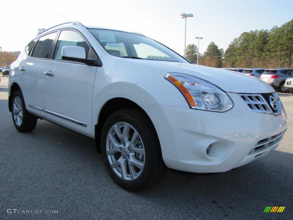 2011 Rogue SV - Pearl White / Gray photo #7