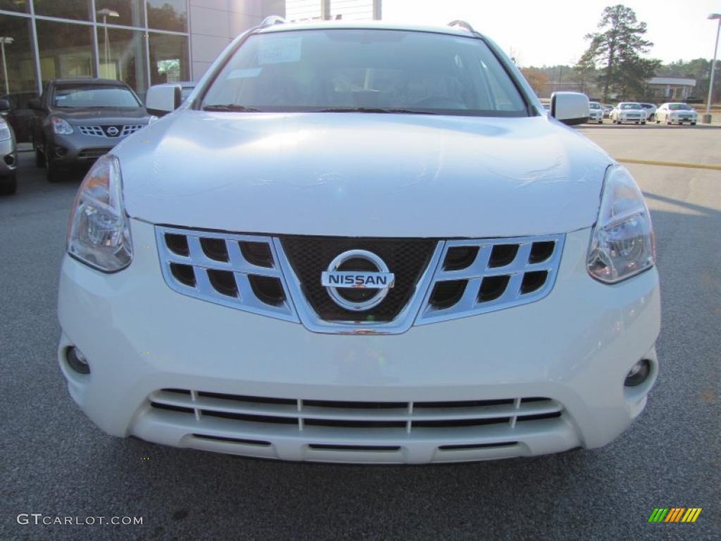 2011 Rogue SV - Pearl White / Gray photo #8