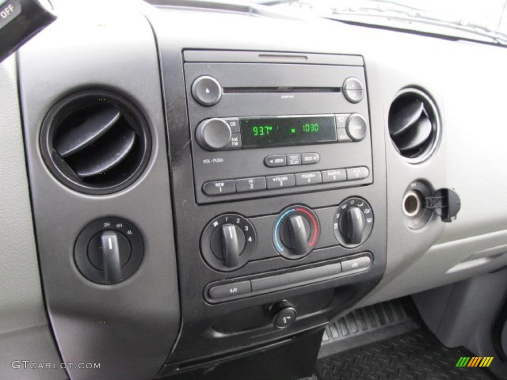 2007 Ford F150 XL Regular Cab 4x4 Controls Photo #42255346