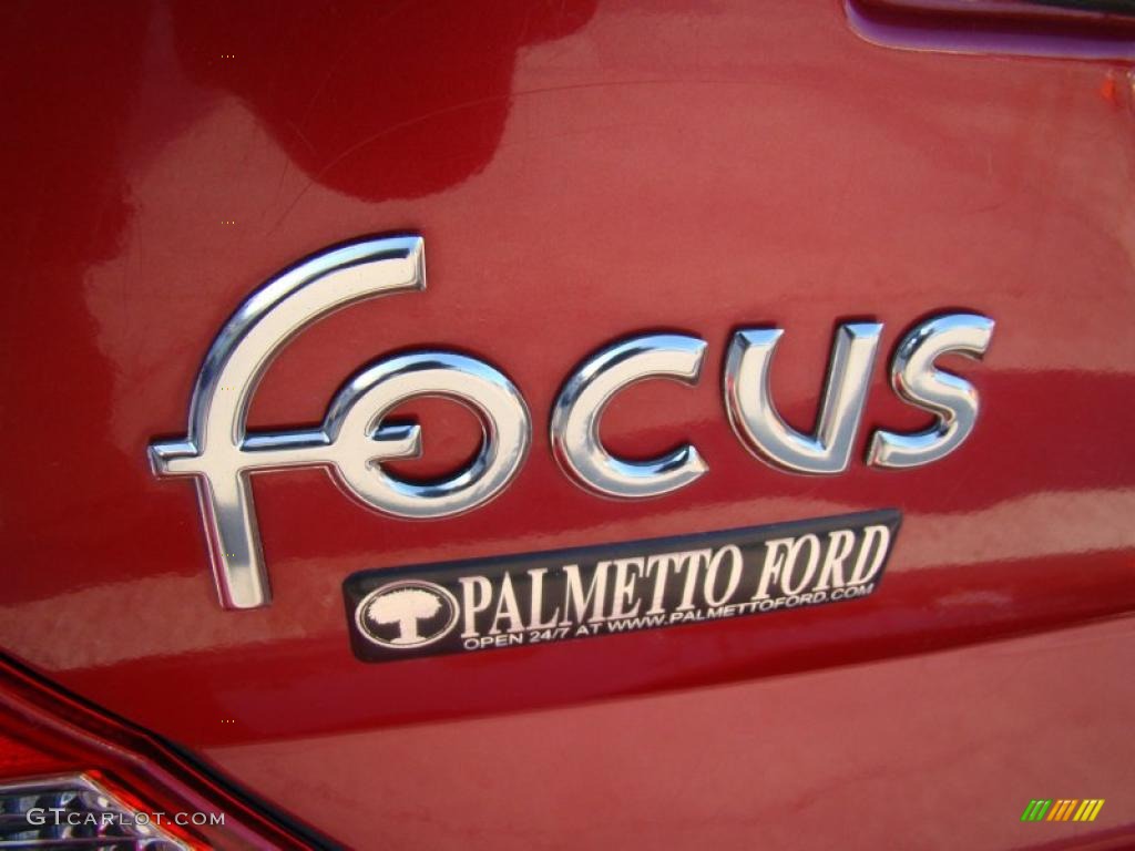 2003 Focus SE Sedan - Sangria Red Metallic / Medium Graphite photo #31