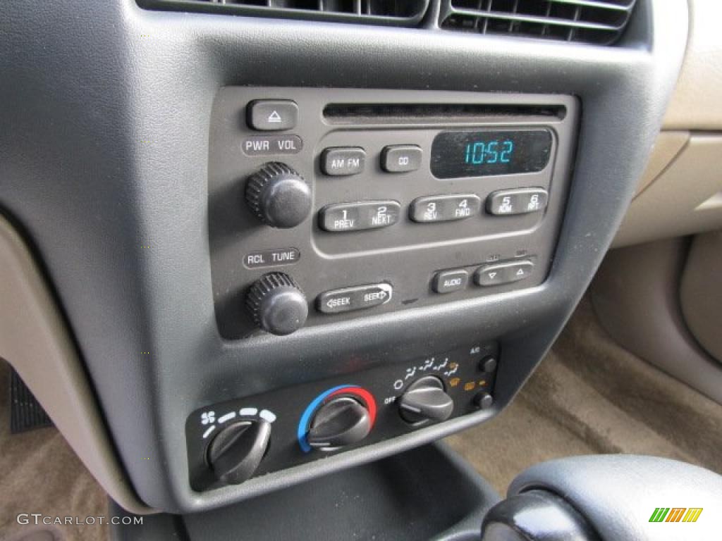 2002 Chevrolet Cavalier Sedan Controls Photo #42256314