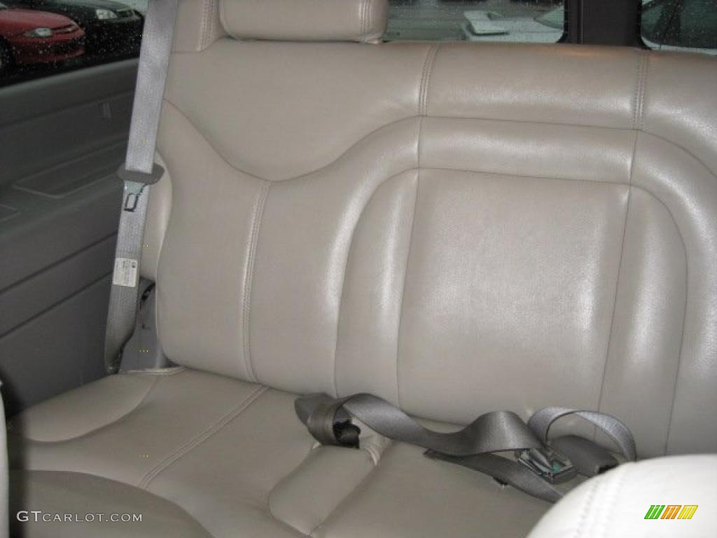 2002 Yukon XL SLT 4x4 - Summit White / Neutral/Shale photo #24