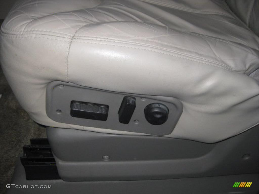 2002 Yukon XL SLT 4x4 - Summit White / Neutral/Shale photo #28