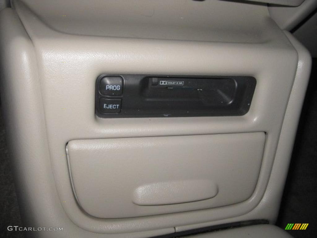 2002 Yukon XL SLT 4x4 - Summit White / Neutral/Shale photo #35