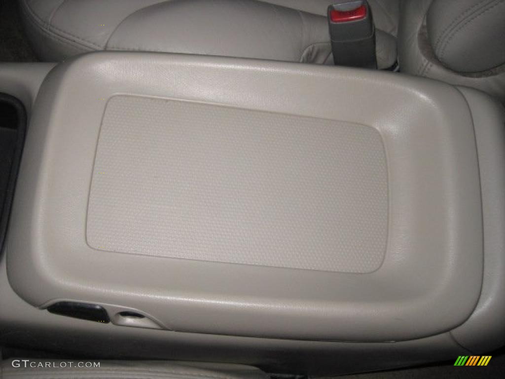 2002 Yukon XL SLT 4x4 - Summit White / Neutral/Shale photo #37