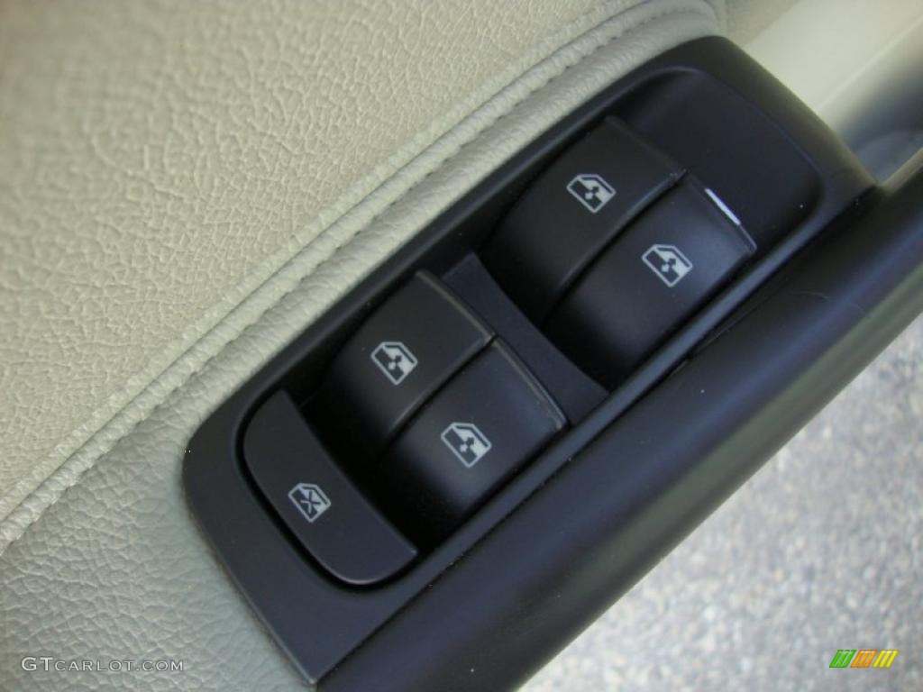 2006 Saab 9-3 2.0T Sport Sedan Controls Photo #42260050