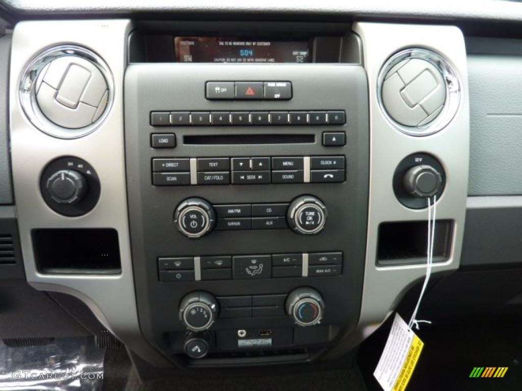 2011 Ford F150 XLT SuperCab 4x4 Controls Photo #42260130