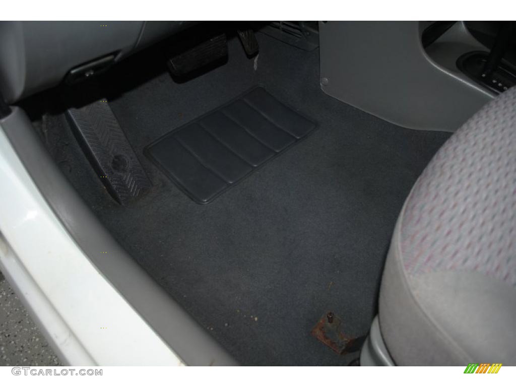 2002 Rio Sedan - Polar White / Gray photo #35