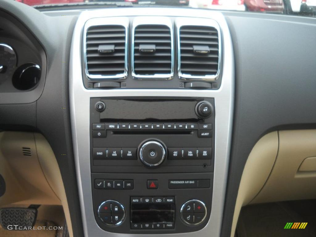 2011 GMC Acadia SLT AWD Controls Photo #42267394