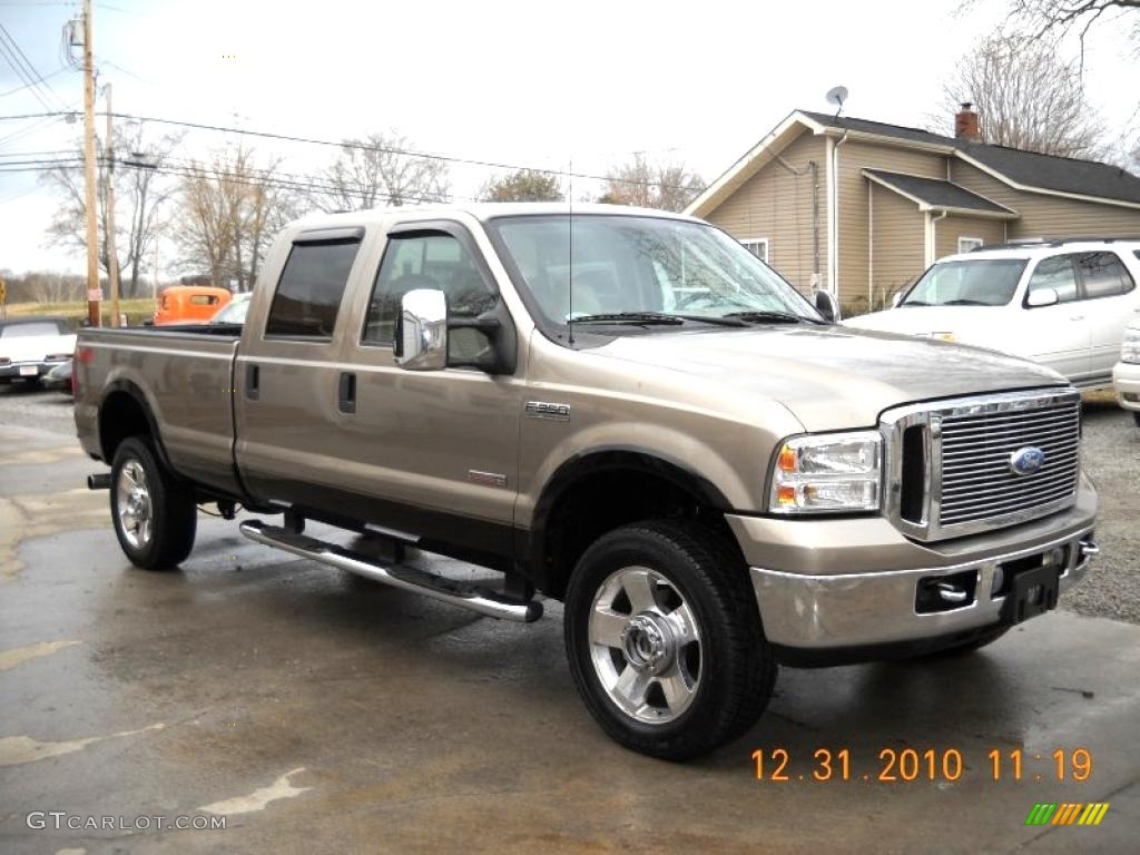 2007 F350 Super Duty Lariat Crew Cab 4x4 - Arizona Beige Metallic / Tan photo #2