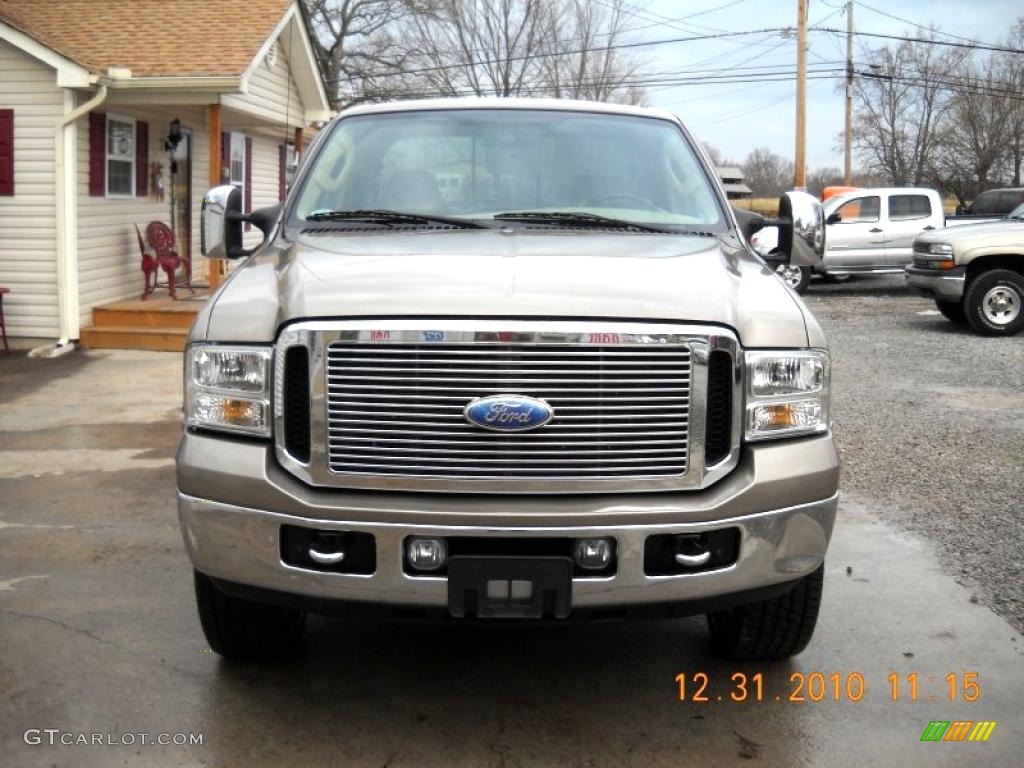 2007 F350 Super Duty Lariat Crew Cab 4x4 - Arizona Beige Metallic / Tan photo #3