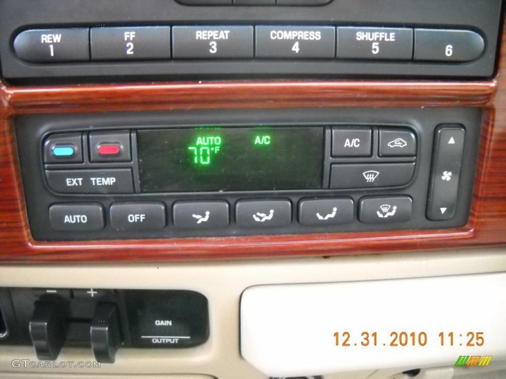 2007 Ford F350 Super Duty Lariat Crew Cab 4x4 Controls Photo #42269719