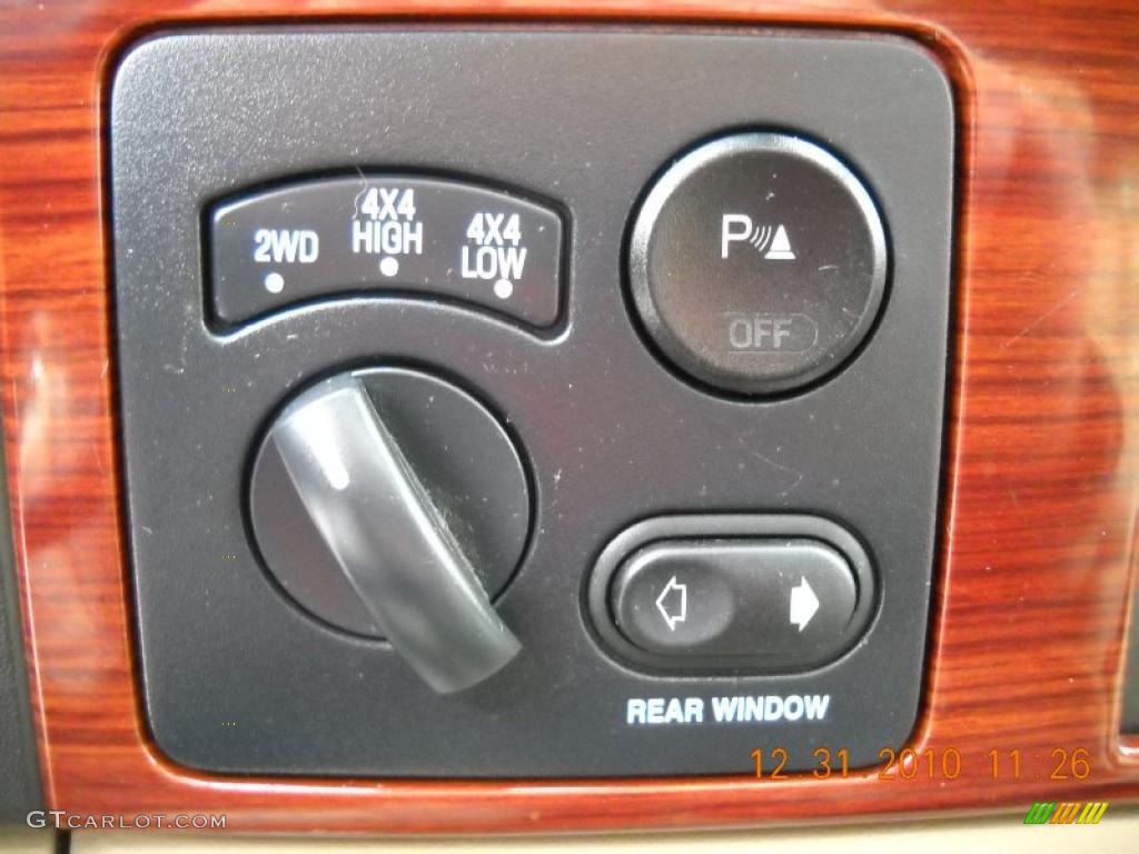 2007 Ford F350 Super Duty Lariat Crew Cab 4x4 Controls Photo #42269759