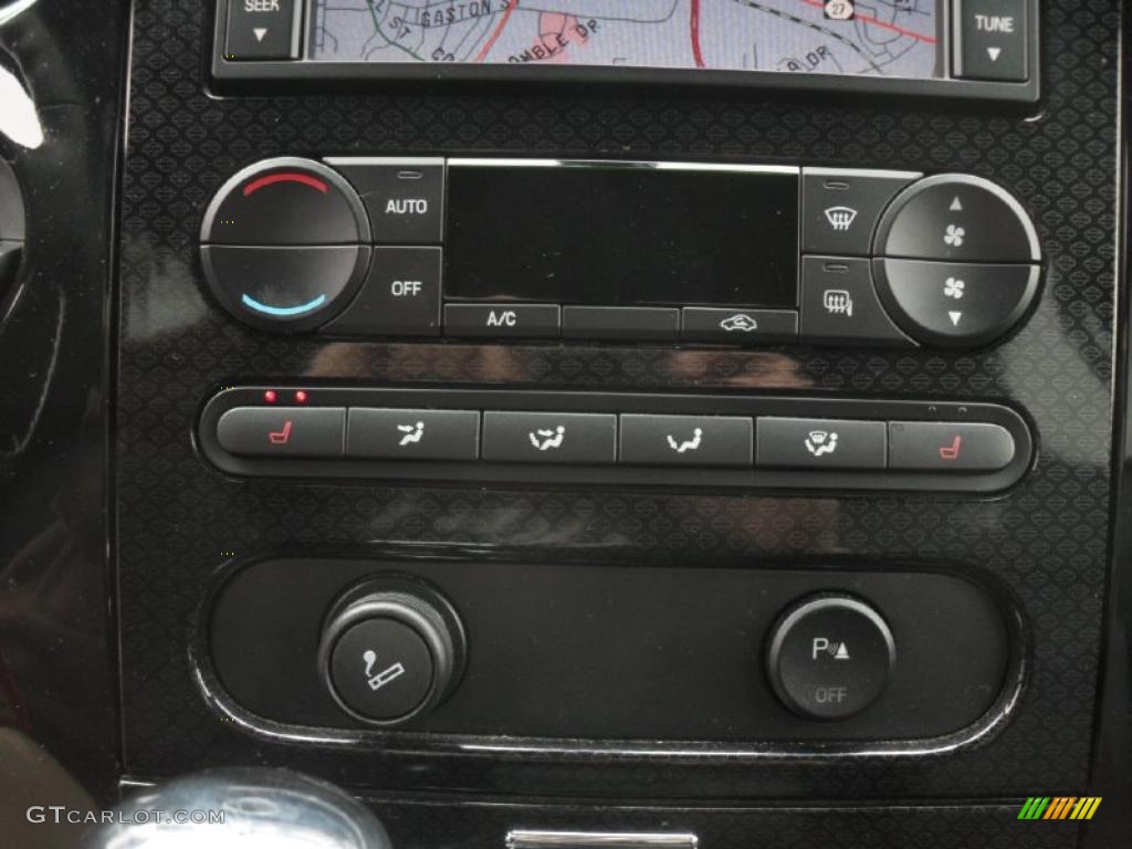 2007 Ford F150 Harley-Davidson SuperCrew Controls Photo #42269895