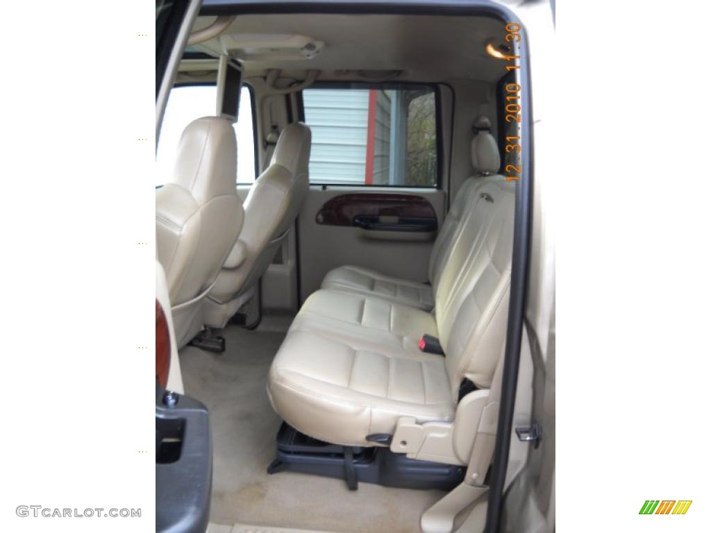 2007 F350 Super Duty Lariat Crew Cab 4x4 - Arizona Beige Metallic / Tan photo #47