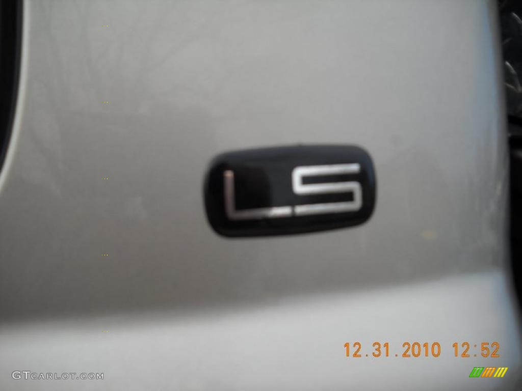 2000 Chevrolet Silverado 2500 LS Extended Cab 4x4 Marks and Logos Photos