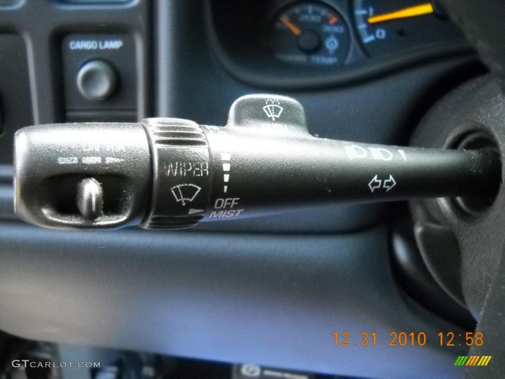 2000 Chevrolet Silverado 2500 LS Extended Cab 4x4 Controls Photo #42271675