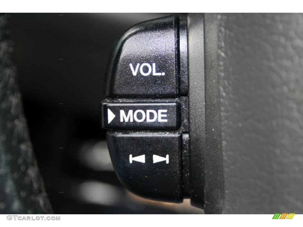 2003 Land Rover Discovery SE Controls Photo #42279363